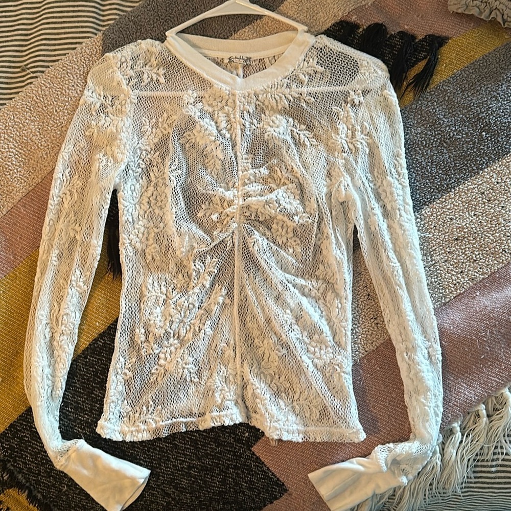 Size medium Free people fish net, white long sleeve top never worn